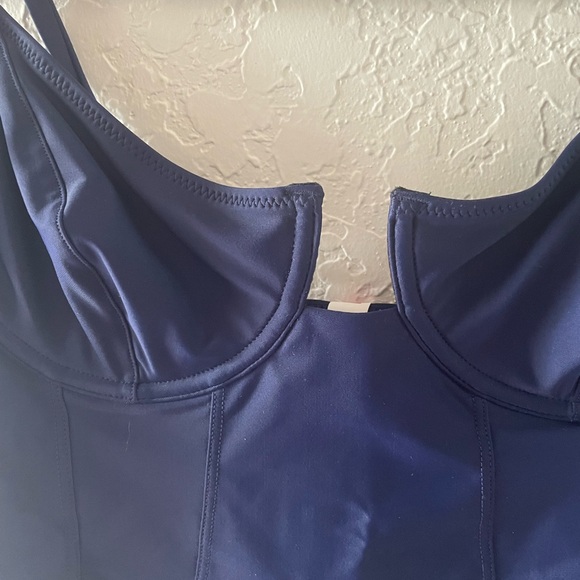 Solid & Striped the Veronica in Midnight Blue - Picture 6 of 7